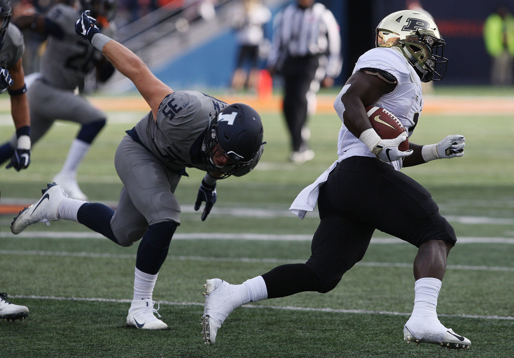 Illinois vs Purdue football 21 10.13.18.jpg